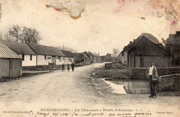 CPA  -  BEAUQUESNE  (80)      La Chaussée  - Porte D' Amiens   ( Carte Abimée) - Beauquesne