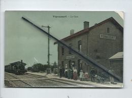 CPA Abîmée  - Vignacourt  - La Gare  -( Train , Locomotive ) - Vignacourt