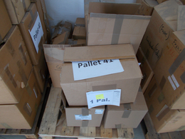 29929 Nachlässe: PALETTE 4 - Reichhaltiger Bestand Von Losen Marken In Etlichen Kartons, Eine Ganze Palett - Kilowaar (min. 1000 Zegels)