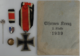 30183 Orden & Ehrenzeichen: 1939/1944, Eisernes Kreuz 2.Klasse Mit Band Im Originalumschlag, Dazu Eine Ans - Other & Unclassified