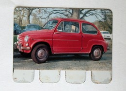 Plaque Métal Voiture FIAT 600D L'auto à Travers Les âges COOP 1964 - Macchina