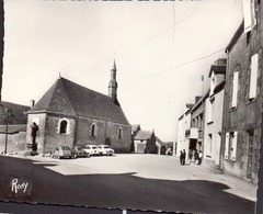 44 - HERBIGNAC - PLACE ET CHAPELLE NOTRE DAME DE MISÉRICORDE - AUTOMOBILE 2 CV CITROEN - PEUGEOT RENAULT 4L - Herbignac