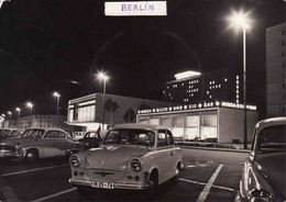 Berlin > Friedrichshain, Karl Marx Allee, Car, Trabant, Nacht, Geraucht  1965 - Friedrichshain