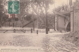 CPA 84 BEDARRIDES INONDATIONS 1907 DESCENTE DE LA GARE - Bedarrides