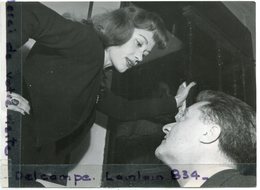 - Photo De Presse - Original, Barbara LAACE, Marcel PAGLIERO, Film, La P.. Respectueuse, 16-02-1952a, TBE, Scans. - Famous People