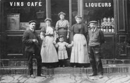 Paris    75011   ???    Carte Photo :Personel Ou Famille  Devant Devanture  Vin Café Liqueurs    (voir Scan) - Bar, Alberghi, Ristoranti