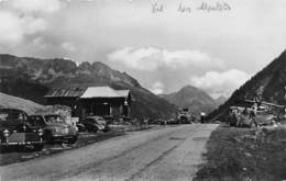 Col Des Montets        74       Le Sommet     Voitures 4 Cv Renault      ( Année  50 Voir Scan) - Otros & Sin Clasificación