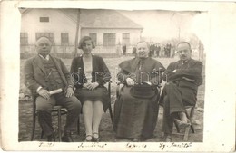 T2/T3 1929 Csejk?, Cajkov; A Település Elöljárói és A Pap / Aldermen With Priest. Photo (EK) - Non Classés