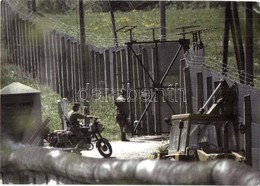 T2 2016 Mödlareuth, 'Little Berlin';  The Wall Separating The Two Halves Of Mödlareuth Was Built In 1966 Seperating The  - Non Classificati