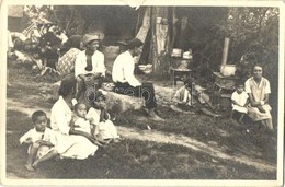 ** T2 Cigány Család Hegedül? Fiúval / Gypsy Family, Boy With Violin, Camp, Folklore. Photo - Non Classificati