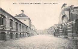 Paris     75013     Ecole Nationale  Des Arts Et Métiers . La Cour Des Ateliers              (voir Scan) - Enseignement, Ecoles Et Universités