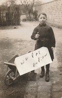 LARDY - L'enfant Pierre Dugeli ??  Qui Pose En 1915    ( Carte Photo ) - Lardy