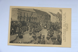 38286-   Hougaerde  Cortège  Du 27  Juillet  1930 -     Le  Drapeau Belge - Hoegaarden