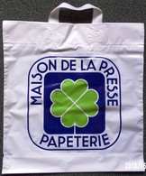 SAC TRÈFLE VERT EN PLASTIQUE PUBLICITAIRE 42X 39cm SACCUPLASTIKOPHILE MAISON DE LA PRESSE - SITE Serbon63 - Objets Publicitaires