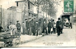 N°62524 -cpa Montreuil Sous Bois -le Marché Aux Puces- - Marchés