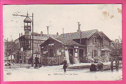 44 GENTILLY LA GARE VUE INTERIEURE DE LA GARE PASE A NIVEAU EMPLOYES SNCF - Gentilly