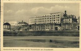 Borkum V. 1956  Blick Auf Die Wandelhalle Mit Strandhotel  (116) - Borkum