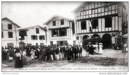 Environs De St Jean De Luz - URRUGNE < LA PLACE DE LA MAIRIE UN JOUR DE FETE - Urrugne