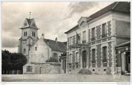 77 - PONTAULT COMBAULT - L'eglise Paroissiale Et La Mairie (cpsm 1956) - Pontault Combault