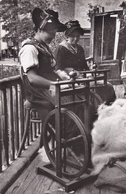 SUISSE,SWITZERLAND,HELVET IA,VALAIS,DISTRICT   D'hérens,jeunes Fille D'évolène,métier,tisseuse     ,coton,rare - Ambachten