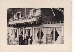 HOTEL DES RHODODENDRONS EN 1949,HAUTE SAVOIE,PRES CHAMONIX,COL DES ARAVIS,74,TERRASSE,CHALET ,PHOTO ANCIENNE - Places