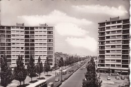 NANTES - Building De La Place Vctor Mangin. Le Boulevard Des Martyrs Nantais - Nantes