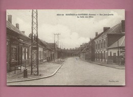 CPA   - Rosières En Santerre -(Somme ) - Rue Jean Jaurès - La Salle Des Fêtes - Rosieres En Santerre