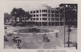 ASIE,ASIA,VIET NAM,SAIGON EN 1954,CYCLISTE,G M C ,boulevard CHARNER,rond Point,ho-chi-minh-ville Maintenant,rare - Vietnam