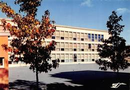 CPSM 69 VAUX EN VELIN LE GROUPE SCOLAIRE LANGEVIN   Grand Format 15 X 10,5 - Vaux-en-Velin