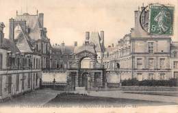77 - FONTAINEBLEAU - Le Château - Le Baptistère Et La Cour De Henri IV - Fontainebleau