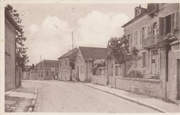 89 - CRUZY LE CHATEL - La Mairie Et La Grande Rue - Cruzy Le Chatel