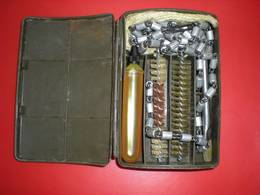 TROUSSE ENTRETIEN ARME REGLEMENTAIRE ALLEMANDE - Decorative Weapons