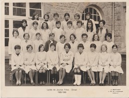 DINAN - Photo De Classe  Lycée De Jeunes Filles 1965 - 1966. Les Elèves Avec Leur Professeur. ( Noms élèves Au Verso ). - Lieux