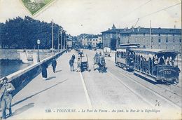 Toulouse - Le Pont De Pierre - Au Fond, La Rue De La République, Tramway - Edition G. Artaud, Carte N° 139 - Toulouse