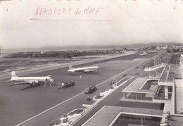 NICE - ALPES-MARITIMES  -  (06)  -   CPSM DENTELÉE DE 1959 - BEL AFFRANCHISSEMENT POSTAL. - Transport (air) - Airport