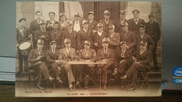 CPA Gueugnon - Les Conscrits, Classe De 1934 - Gueugnon