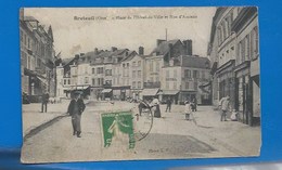 60 - BRETEUIL - PLACE DE L'HOTEL DE VILLE - RUE D'AMIENS - 1915 - Songeons