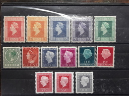 NEDERLAND / Netherlands / Pays Bas 1924 - 1970 Reine Wilhelmine / Juliana , Serie Courante 14 Timbres Neufs **/ *TB - Collections