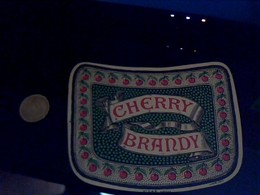 Etiquette   Ancienne Neuve  Cherry  Brandy Reliefs - Alcoholes Y Licores