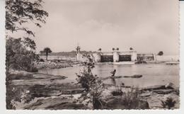 800 / GUINEE FRANCAISE /entre CONAKRY Et KINDIA / Le Barrage De "grandes Chutes" - Guinea Francesa