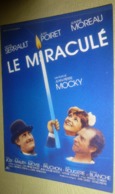 Carte Postale : Le Miraculé (film Affiche Cinéma) Illustration Léo Kouper (M. Serrault - Jean Poiret - Jeanne Moreau) - Kouper