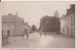 D72 - MAROLLES LES BRAULTS - UN COIN DE LA PLACE ET ROUTE DE DANGEUL - (EPICERIE - HOTEL DE LA CROIX BLANCHE -CYCLISTES) - Marolles-les-Braults