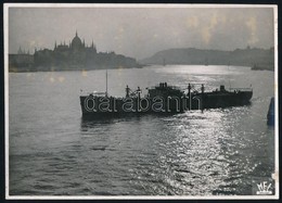 Cca 1935 Budapest, A Tisza Hajó Végighalad A Dunán A Parlament El?tt, MFI Fotó, Hátoldalon Feliratozva, 12×17 Cm - Sonstige & Ohne Zuordnung
