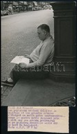 1937 Párizs. újságolvasó, Hírügynökségi Fotó / Paris, News Reader. Press Photo. 13x18 Cm - Andere & Zonder Classificatie