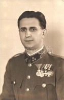 * T3/T4 Második Világháborús Magyar Hivatásos Százados Kitüntetésekkel / WWII Hungarian Professional Captain With Medals - Non Classés