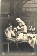 T2 1916 WWI K.u.k. Military, Injured Soldiers With Red Cross Nurse - Non Classés