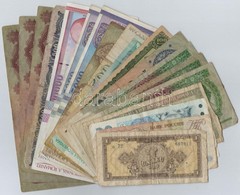 19db-os Vegyes Magyar és Külföldi Bankjegy, Közte Csehország 1994. 20K, Szlovákia 1995. 200K T:III,III-
19pcs Of Various - Unclassified