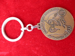 Porte-clés/Sport/Les Trophées Du Cingal/BASKET/Au Cingal Le Basketc'est Chouette/Cuivre Brossé/Date ?   POC321 - Porte-clefs