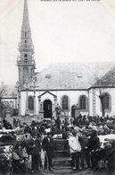 Plouguerneau. L'Eglise. Aspect De La Place Un Jour De Foire. (Animée) - Plouguerneau