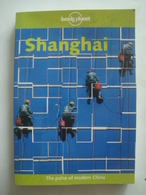 SHANGHAI - CHINA, LONELY PLANET, 2001. BRADLEY  MAYHEW. - Asia